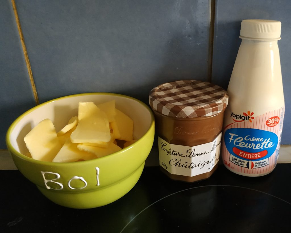 Ingrédients pour faire une crème marrons, beurre et chantilly
