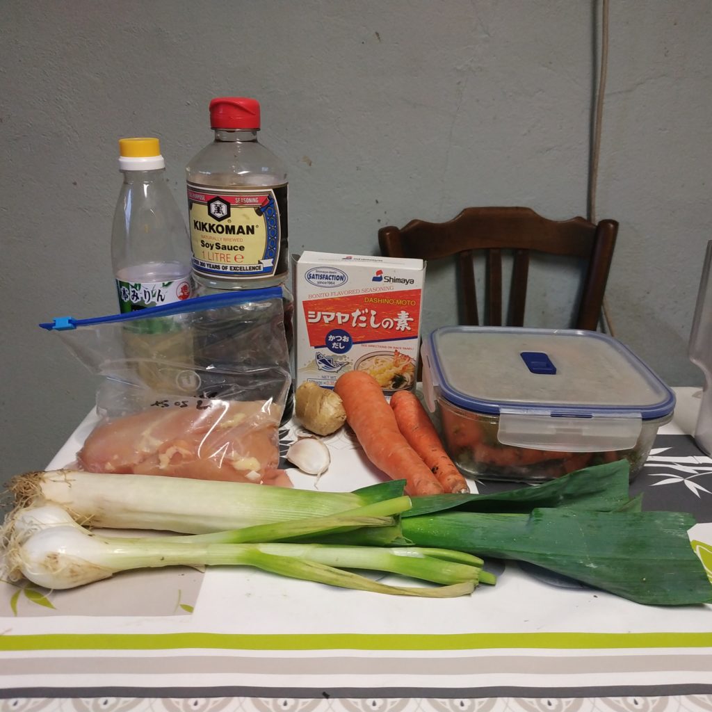 Ingrédients nécessaires pour faire un donburi poulet et légumes