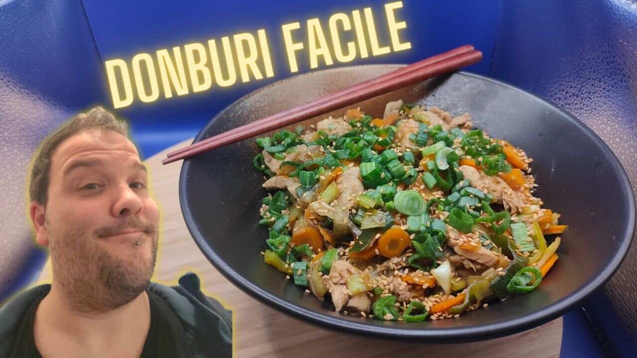 Une miniature youtube qui montre un homme à gauche et un bol de donburi à droite avec des baguettes