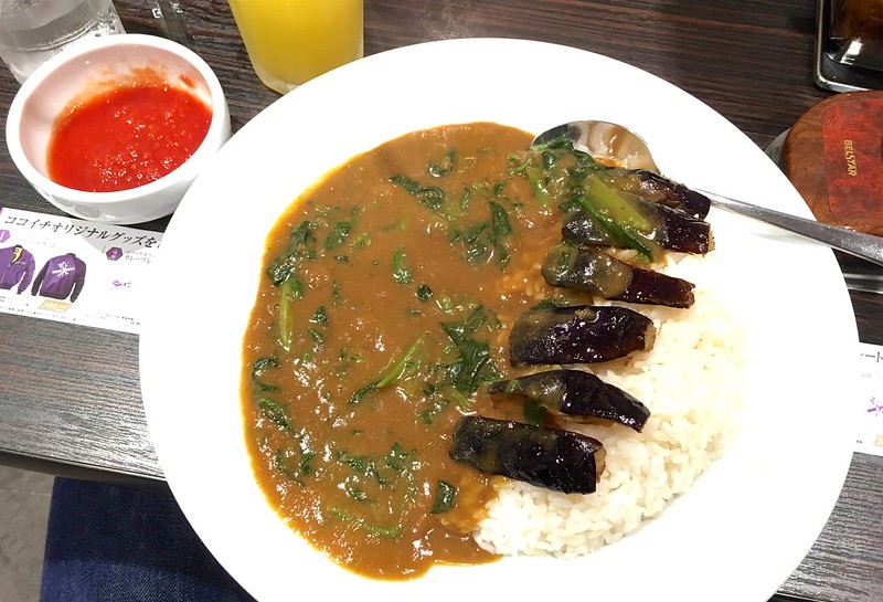 Fast-foods coco ichibanya curry epinards et aubergines