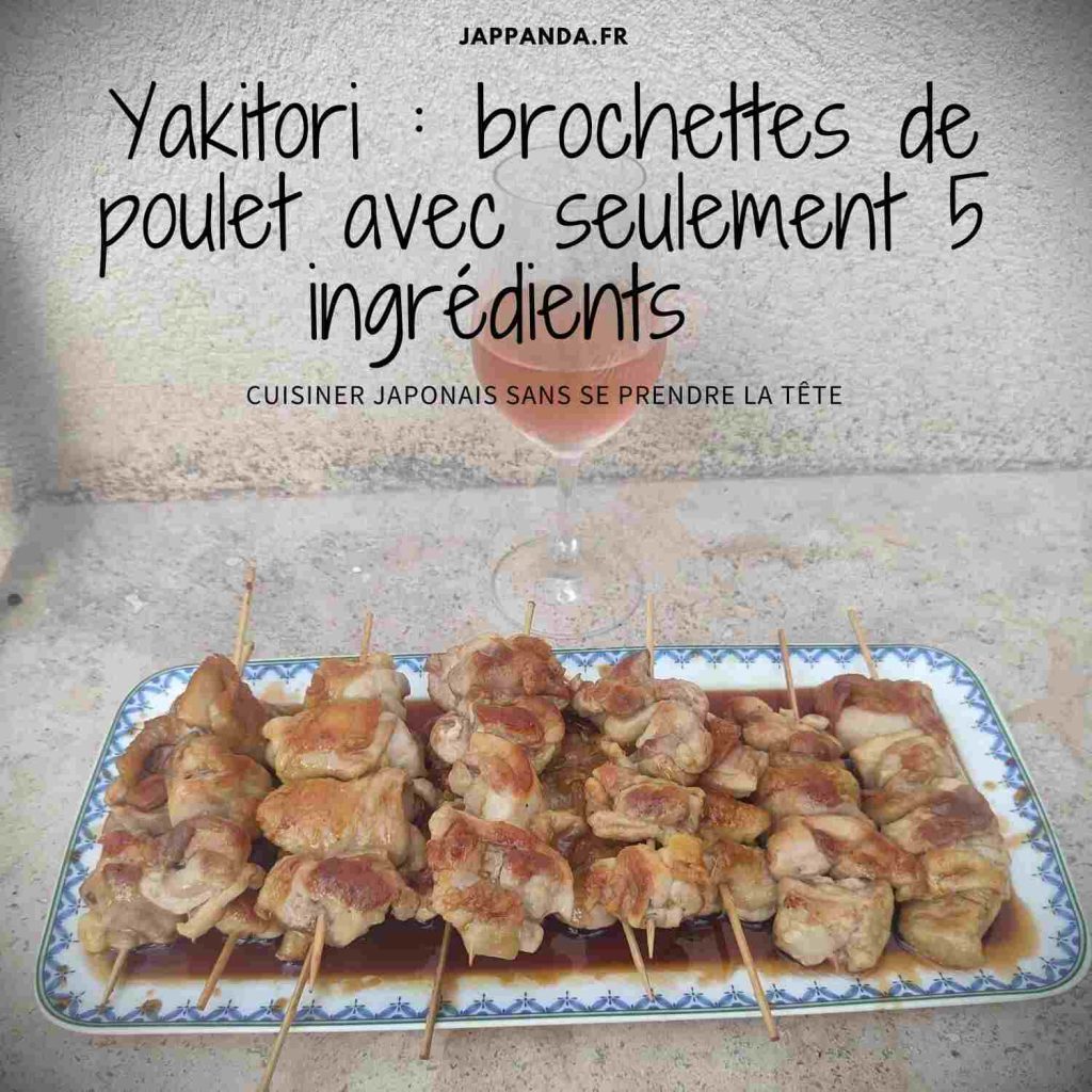 Yakitori brochettes japonaises de poulet prêtent à être dégustée