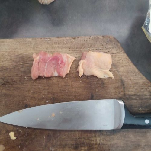 Taille des morceaux de poulet pour faire des yakitori