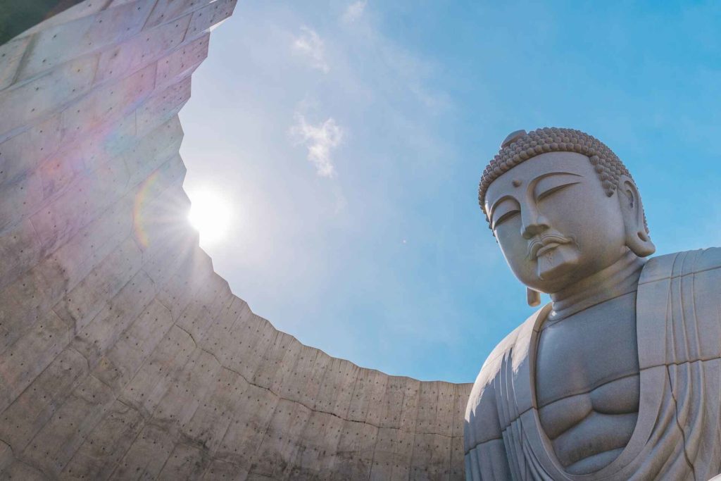 Une statue de buddha sur l'île de Hokkaido au Japon. L'expression itadakimasu vient du bouddhisme.